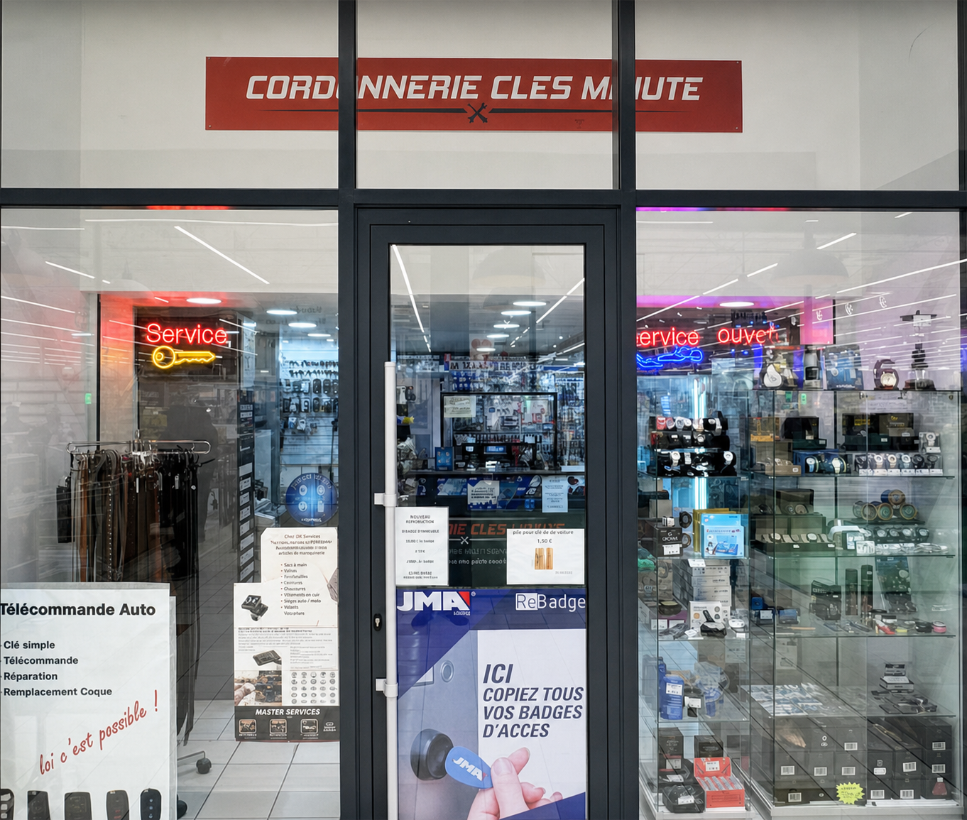 Devanture de la boutique DK Services au centre commercial La Verrière à Meaux